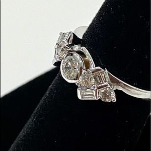 Gorgeous Fiery Diamond and Gold Ring